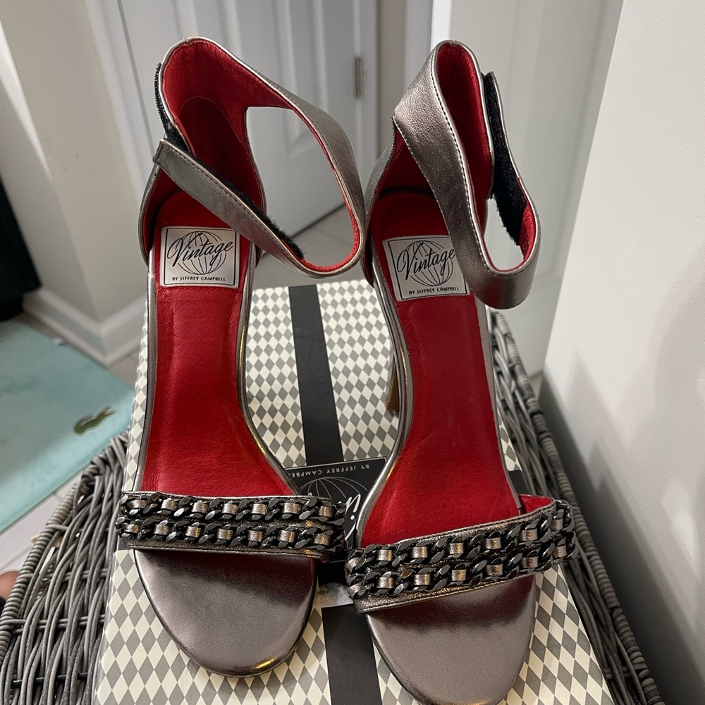 NWT - Jefferey Campbell Vintage Heels w/gun metal chain & ankle strap - Size 8